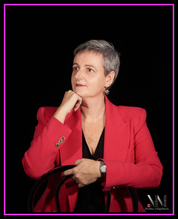 Mª de los Ángeles González Jiménez. Poetisa almeriense nacida en 1977